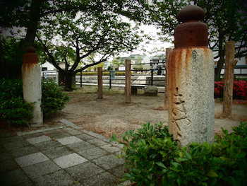 加茂川沿いの京橋の親柱